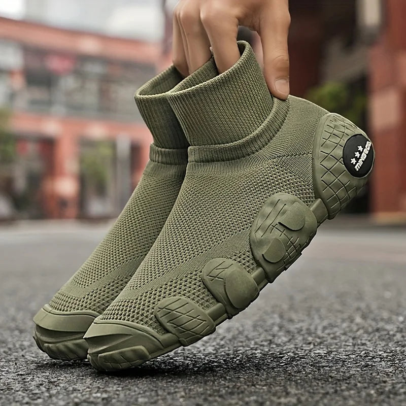 Men's Breathable Knit Running Shoes, a pair of men's outdoor casual sneakers for spring and summer, sizes 39–46